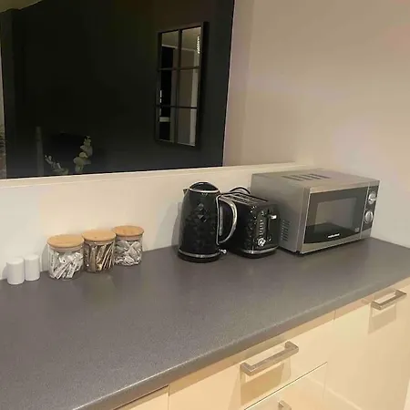 Homely Apartment, Balcony, Free Parking *